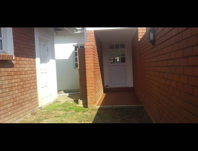 2 BEDROOM SIMPLEX FOR SALE IN LINCOLN MEADE